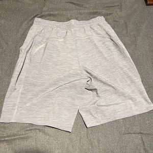 LULULEMON GREY MESH LINED PACE BREAKER SHORTS 9”